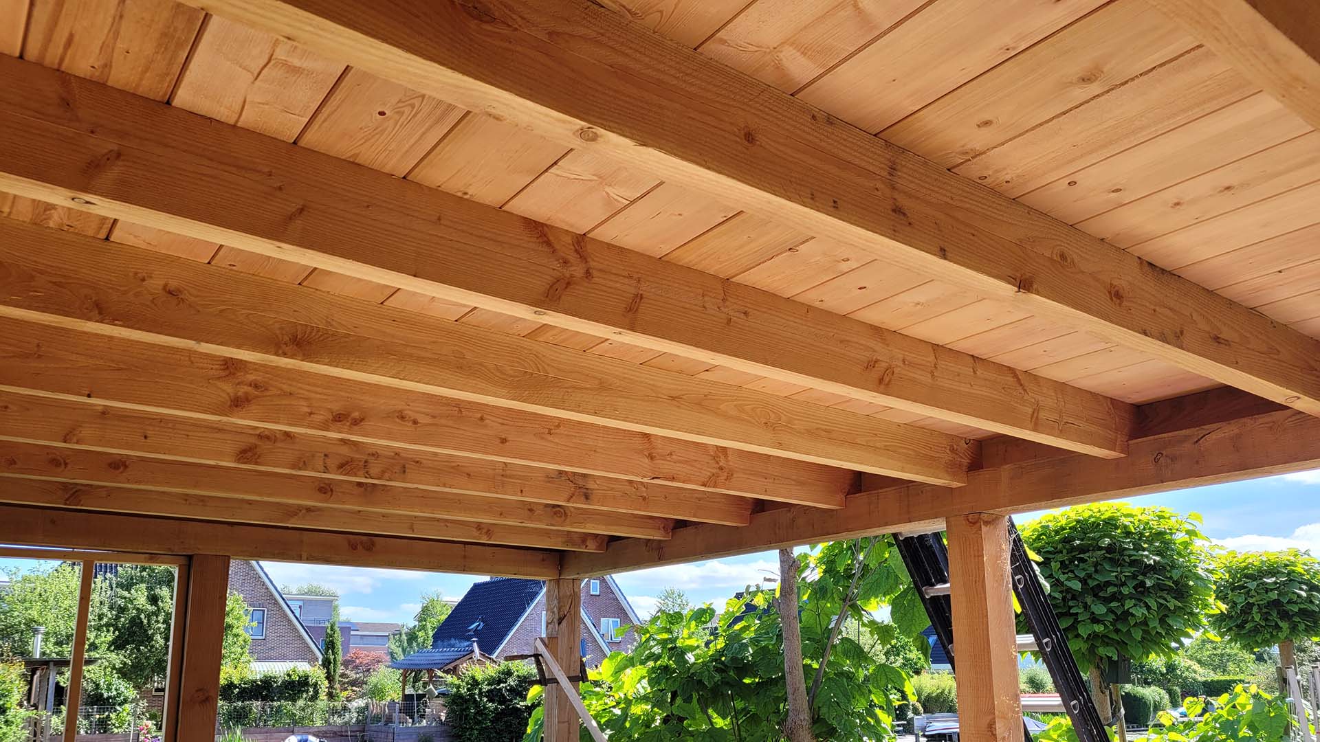 dak-dichtgemaakt-buitenverblijf-scharnegoutum-timmerbedrijf