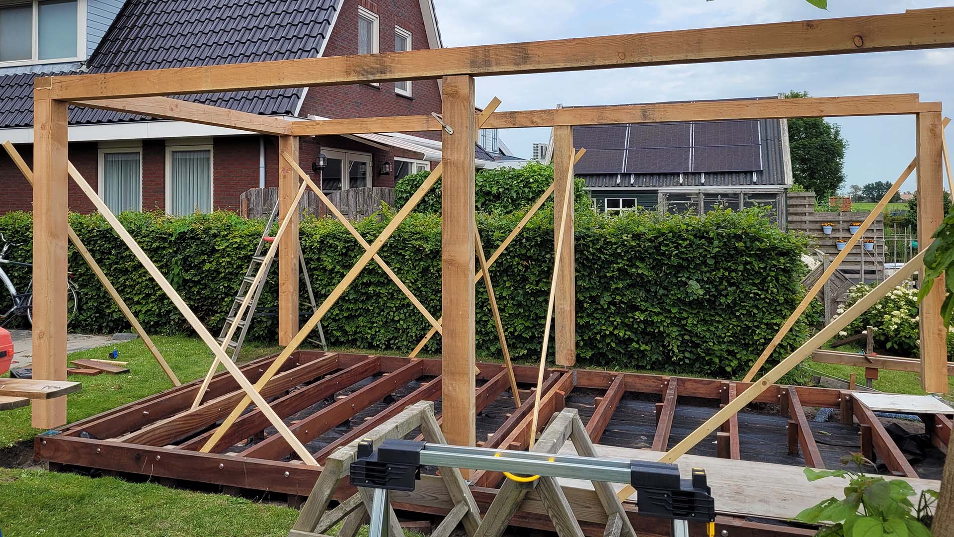 douglas-frame-balken-geplaatst-scharnegoutum-timmerbedrijf