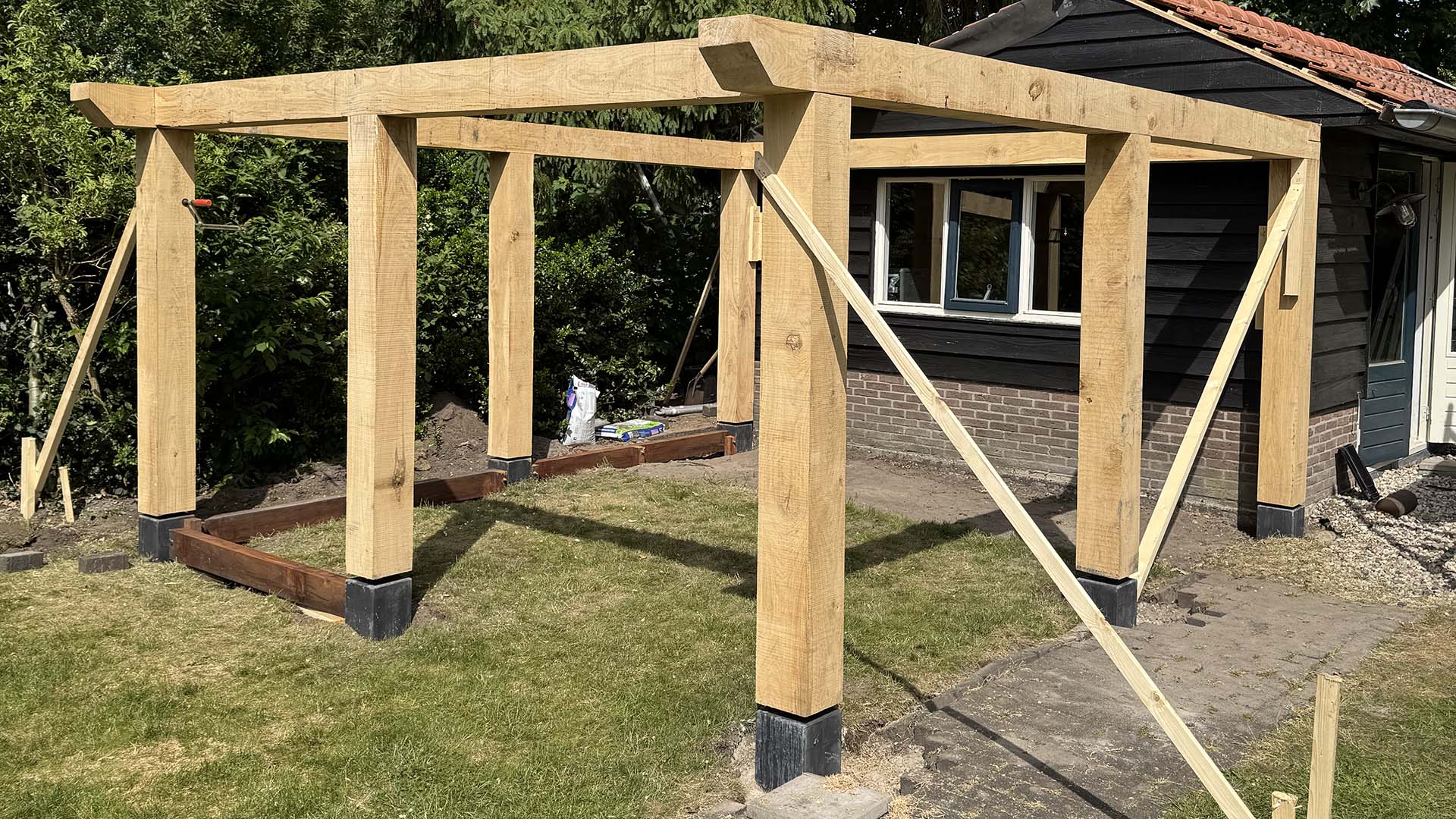 houten-frame-kapschuur-bouw