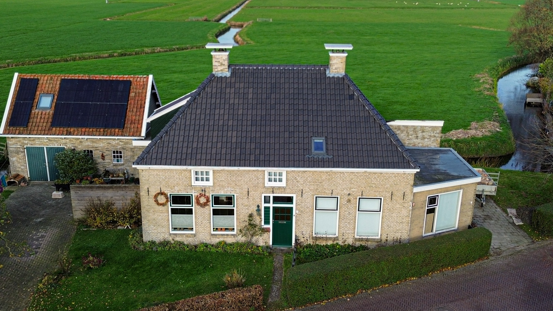 dakrenovatie-goenga-vooraanzicht-after-bouwbedrijf-berg-timmewerk